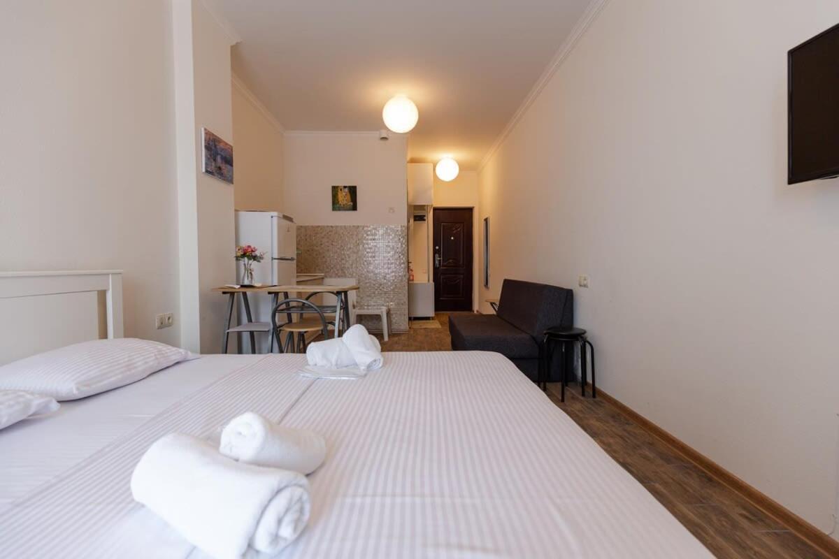 Cozy Studio Apartment In The Heart Of Batum Экстерьер фото
