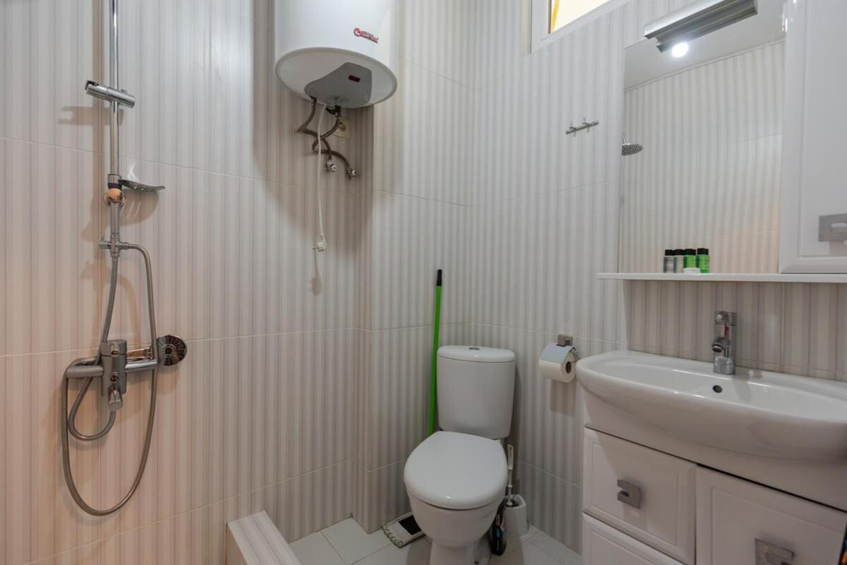 Cozy Studio Apartment In The Heart Of Batum Экстерьер фото